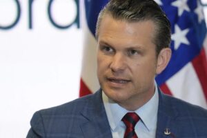 हेगसेथ ने एंथ्रोपिक को एक अल्टीमेटम जारी किया कि वह सेना को अपनी कंपनी की एआई तकनीक का उपयोग करने की अनुमति दे, जैसा वे उचित समझें।