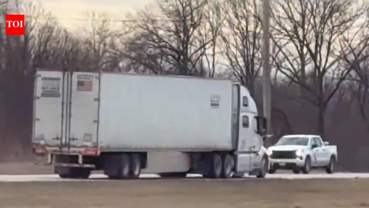 ‘विदेशी ट्रक चालक’ को मिसौरी राजमार्ग पर मीलों तक गलत दिशा में गाड़ी चलाते देखा गया: ‘बुनियादी सड़क संकेतों को नहीं पढ़ सका’