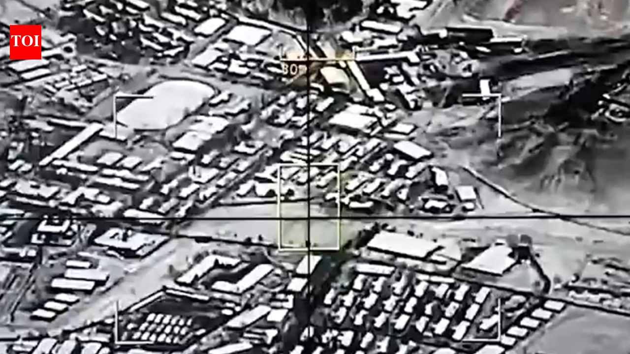 देखें: पाकिस्तान ने काबुल में रात के समय हवाई हमले का वीडियो जारी किया