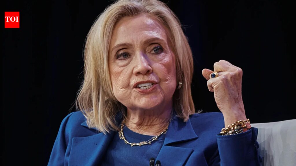 ‘मैं उनसे कभी नहीं मिली’: तनावपूर्ण बयान के बाद हिलेरी क्लिंटन ने जेफरी एपस्टीन से संबंधों से इनकार किया ‘मैं उनसे कभी नहीं मिली’: तनावपूर्ण बयान के बाद हिलेरी क्लिंटन ने जेफरी एपस्टीन से संबंधों से इनकार किया