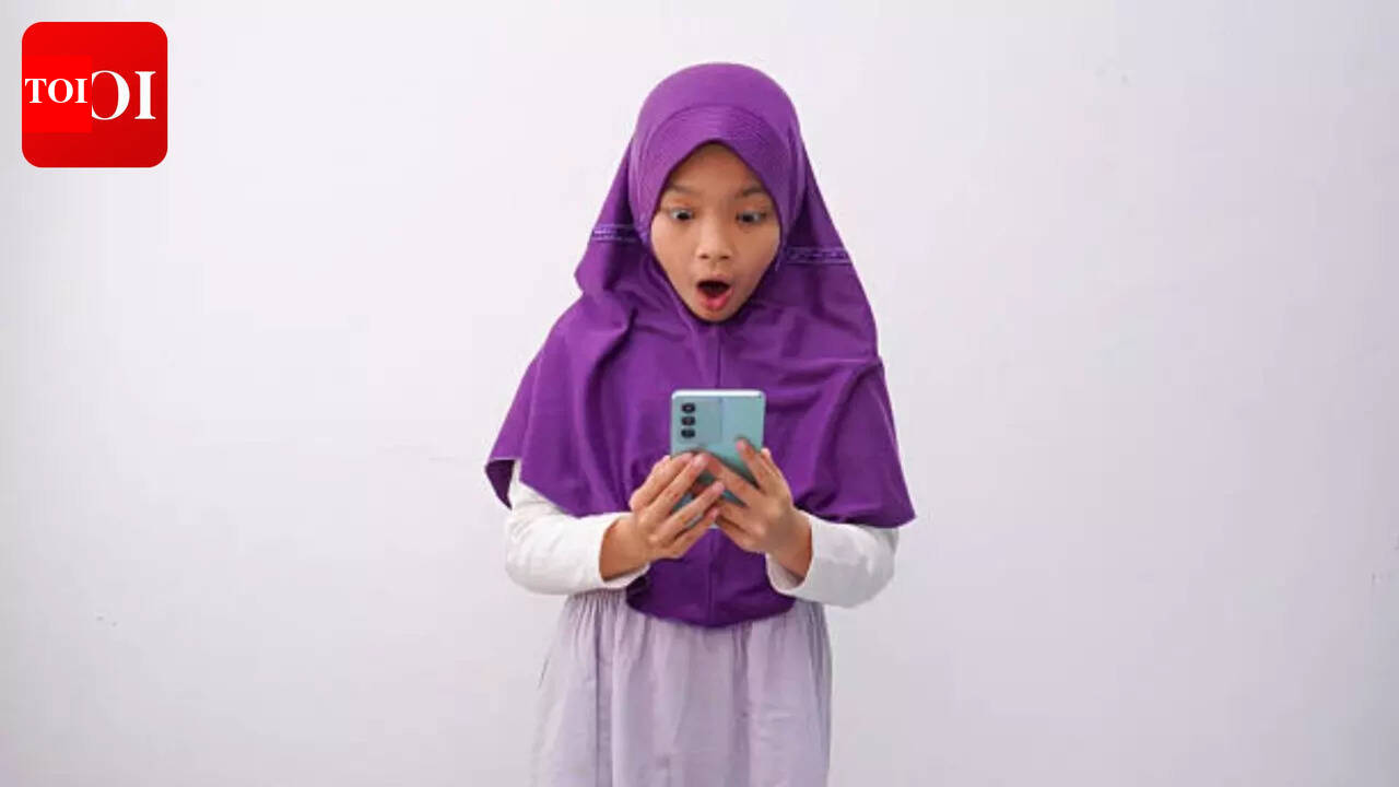 संयुक्त अरब अमीरात के अधिकारियों ने स्कूलों में फैले ‘स्कल ब्रेकर चैलेंज’ वायरल के बारे में अभिभावकों को चेतावनी दी: ‘बेहद खतरनाक और घातक’ | विश्व समाचार