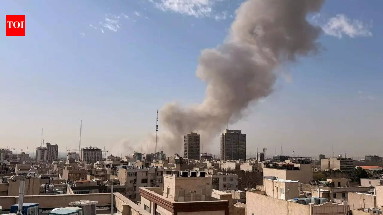 अमेरिका और इज़राइल ने तेहरान पर हमला किया: भारत ने चेतावनी जारी की और भारतीयों से ‘अत्यधिक सावधानी’ बरतने का आग्रह किया