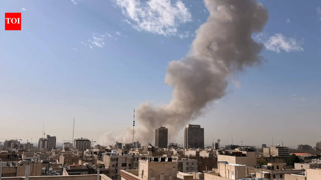 ‘सभी पक्षों से संयम बरतने का आग्रह’: अमेरिका, इजराइल के ईरान पर हमले के बीच मध्य पूर्व की स्थिति पर भारत | भारत समाचार