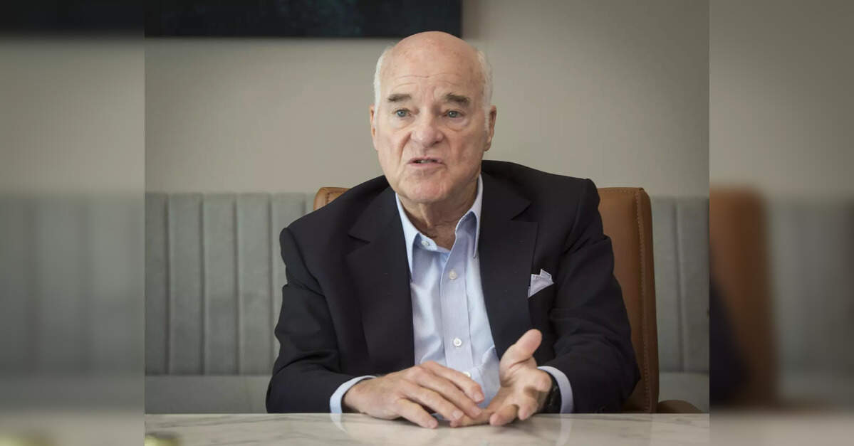 इकोनॉमिकटाइम्सबी2बी के सह-संस्थापक हेनरी क्राविस का कहना है कि केकेआर अगले दशक में भारत में 20 अरब डॉलर की तैनाती कर सकता है।