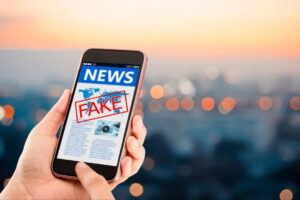 ईरान और अमेरिका और इज़राइल के बीच झड़पों के बीच वायरल लेकिन फर्जी खबरें पोस्ट करने पर आपको Dh200,000 का खर्च उठाना पड़ सकता है: तनाव के कारण गलत सूचनाओं को बढ़ावा मिलने के कारण यूएई ने ऑनलाइन अफवाहों पर रोक लगा दी है।