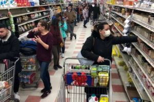 ईरान-अमेरिका तनाव और इज़राइल के बीच यूएई बाजार स्थिरता, खाद्य कीमतें और स्टॉक अपडेट: तेल की कीमतें बढ़ने के कारण अमीरात में घबराहट में खरीदारी?