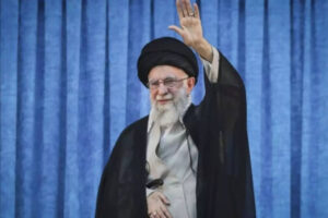 खामेनेई का निधन: अयातुल्ला अली खामेनेई कौन थे? अमेरिका और इजराइल के बीच हमले में ईरान के सर्वोच्च नेता की मौत