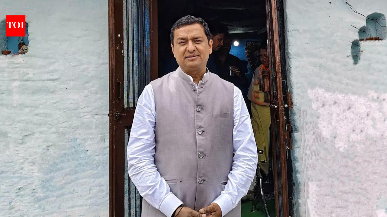 भाजपा सांसद बलूनी ने ‘भूतिया गांव’ में खेली होली, पूर्व निवासियों की वापसी की मांग | भारत समाचार