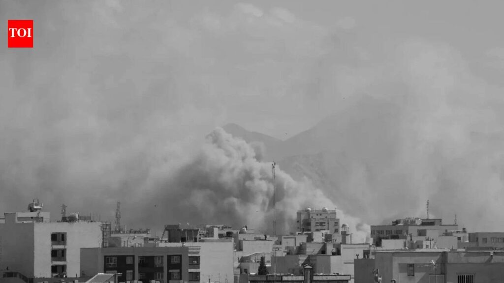 ‘बहुत परेशान करने वाली बात’: मध्य पूर्व में संघर्ष बढ़ने से हजारों भारतीय ईरान और खाड़ी में फंसे | भारत समाचार