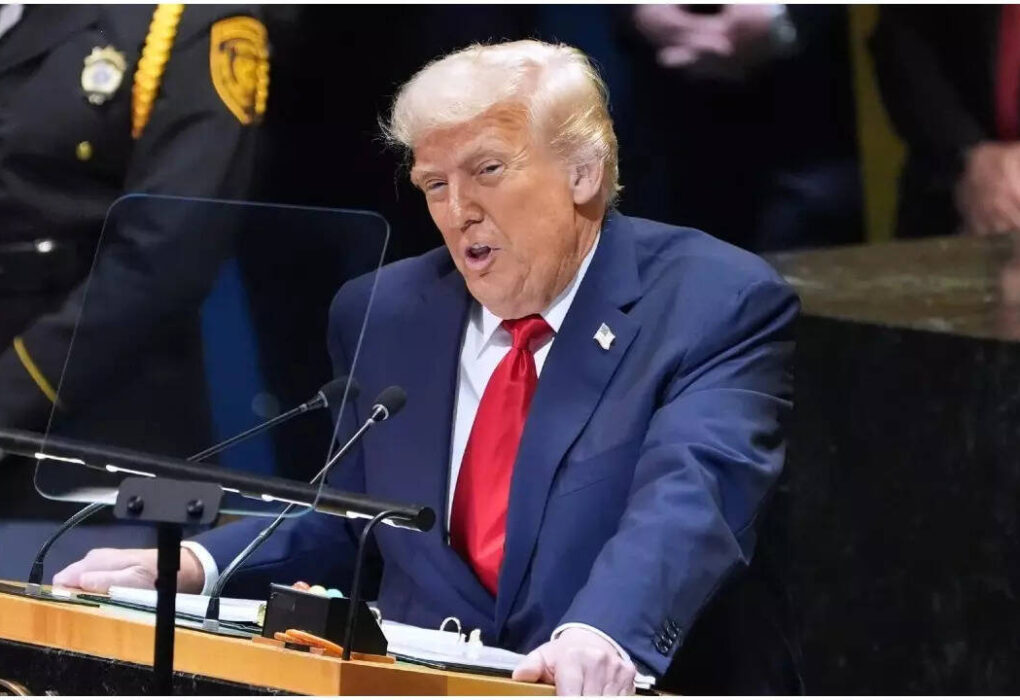 ईरान पर अमेरिकी-इज़राइल हमले के बाद प्रतिनिधि थॉमस मैसी ने चेतावनी दी, ‘किसी देश पर बमबारी करने से एप्सटीन फ़ाइलें गायब नहीं हो जाएंगी।’