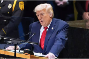 ईरान पर अमेरिकी-इज़राइल हमले के बाद प्रतिनिधि थॉमस मैसी ने चेतावनी दी, ‘किसी देश पर बमबारी करने से एप्सटीन फ़ाइलें गायब नहीं हो जाएंगी।’