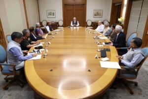 प्रधान मंत्री मोदी ने पश्चिम एशिया की स्थिति का विश्लेषण किया और हमलों के बाद निकासी कम कर दी | भारत समाचार