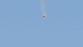 कुवैत में अमेरिकी F-15 गिरा? ईरान ने वीडियो शेयर किया है जिसमें फाइटर जेट आग की लपटों में घिरा हुआ है और पायलट बाहर निकल आए हैं