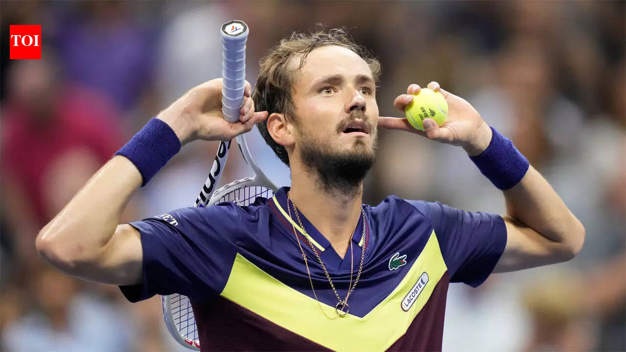 मध्य पूर्व युद्ध के कारण यात्रा बाधित होने के कारण टेनिस सितारे दुबई में फंसे हुए हैं | टेनिस समाचार