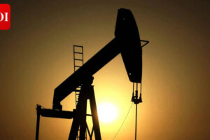 होर्मुज जलडमरूमध्य में व्यवधान के कारण वैश्विक आपूर्ति संबंधी आशंकाएं बढ़ने से तेल में बढ़ोतरी हुई है