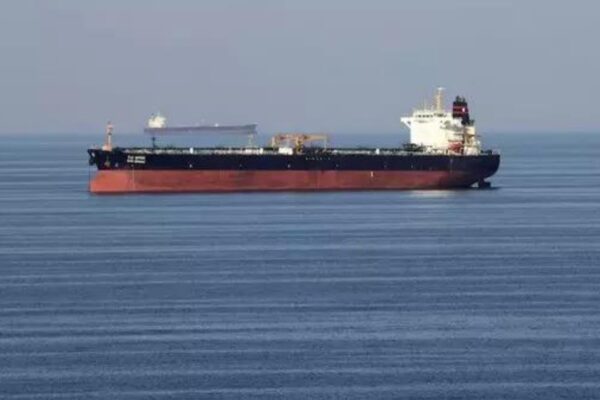 ‘किसी भी गुजरने वाले जहाज में आग लगा देंगे’: ईरान ने होर्मुज जलडमरूमध्य को बंद कर दिया – यह क्यों मायने रखता है