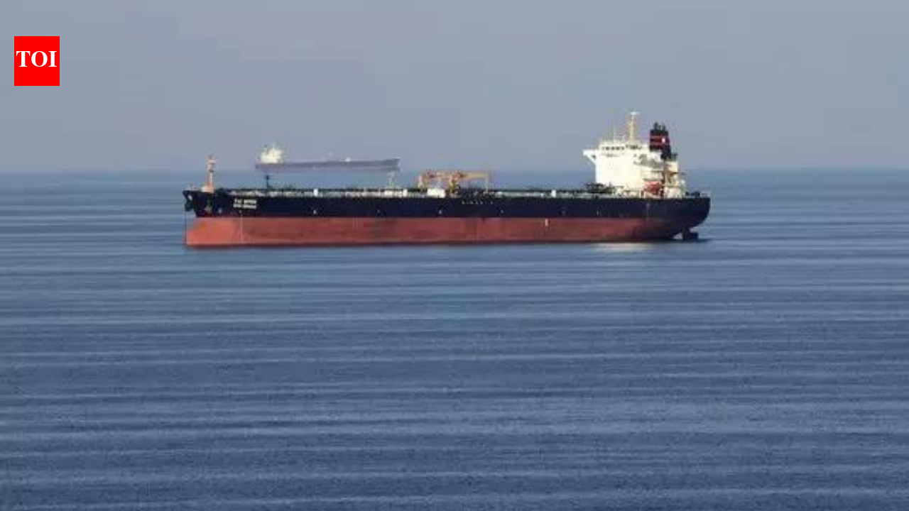 ‘किसी भी गुजरने वाले जहाज में आग लगा देंगे’: ईरान ने होर्मुज जलडमरूमध्य को बंद कर दिया – यह क्यों मायने रखता है