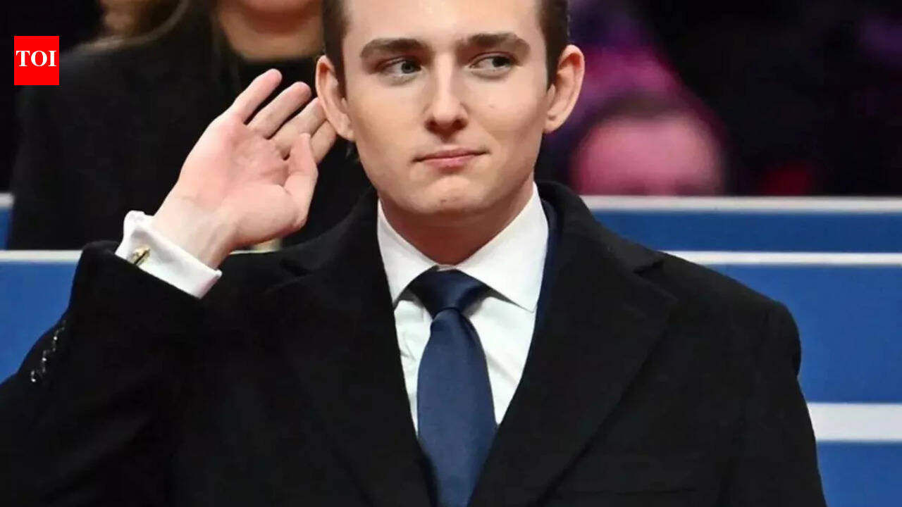 ‘द डॉग ब्लेसेस बैरन’: व्यंग्यात्मक वेबसाइट राष्ट्रपति के बेटे बैरन ट्रम्प से युद्ध में जाने का आह्वान करती है