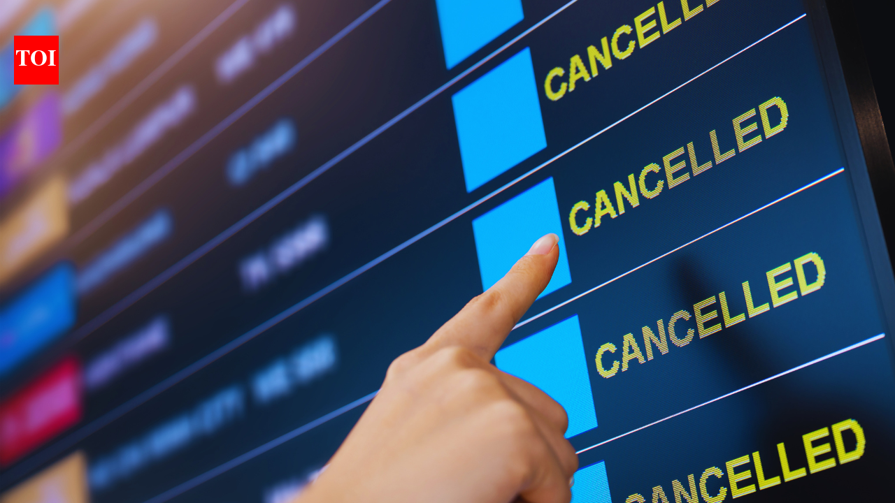 एतिहाद ने अबू धाबी के लिए सभी उड़ानें 5 मार्च तक निलंबित कर दीं; यात्रियों से कहा गया कि जब तक सीधे संपर्क न किया जाए, तब तक यात्रा न करें |