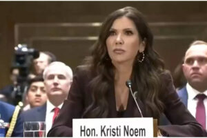 बॉर्डर फंडिंग पर लड़ाई के बीच डीएचएस विमानों पर 300 मिलियन डॉलर खर्च करने के लिए क्रिस्टी नोएम की आलोचना हो रही है