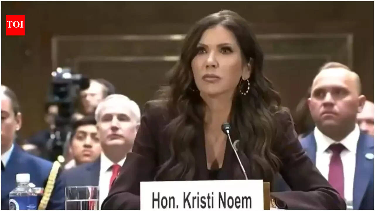 बॉर्डर फंडिंग पर लड़ाई के बीच डीएचएस विमानों पर 300 मिलियन डॉलर खर्च करने के लिए क्रिस्टी नोएम की आलोचना हो रही है