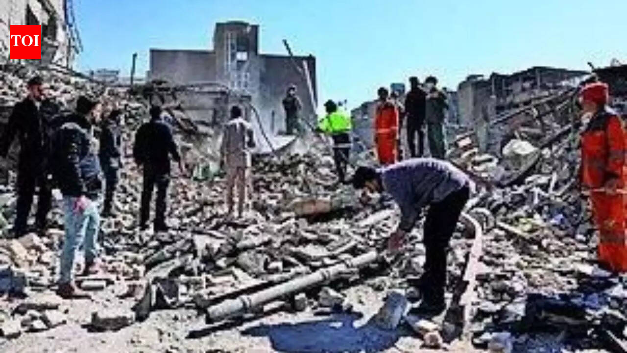 ईरान रणनीति: ईरान की रणनीति: युद्ध का विस्तार करना, लागत बढ़ाना और डोनाल्ड ट्रम्प से बचना