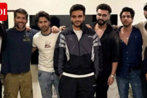 दोस्तों के साथ जन्मदिन की पार्टी में आर्यन खान, वरुण धवन और अन्य के साथ रणबीर कपूर भी शामिल हुए – तस्वीरें﻿﻿ |