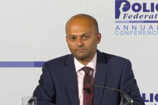 भारतीय मूल के इंग्लैंड और वेल्स पुलिस महासंघ के प्रमुख मुकुंद कृष्णा को भ्रष्टाचार के संदेह में गिरफ्तार किया गया