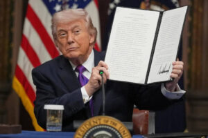 डोनाल्ड ट्रम्प: मध्य पूर्व में संकट: डोनाल्ड ट्रम्प ने अमेरिकी युद्ध प्रयास को ’10 में से 15′ रेटिंग दी; ईरान के खिलाफ जारी रखने का वादा किया