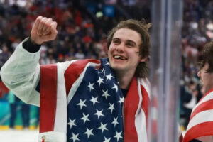 जैक ह्यूजेस ने टूटे दांत के बारे में चुप्पी तोड़ी, टीम यूएसए की स्वर्ण पदक जीत के बाद हस्ताक्षरित मुस्कान के साथ संबोधित किया | एनएचएल न्यूज़