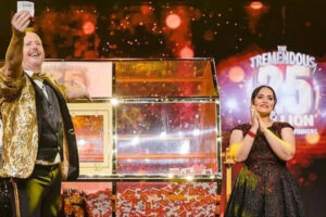 शारजाह में भारतीय प्रवासी रातोंरात करोड़पति बन गया: अबू धाबी बिग टिकट ड्रा में Dh15 मिलियन जीते