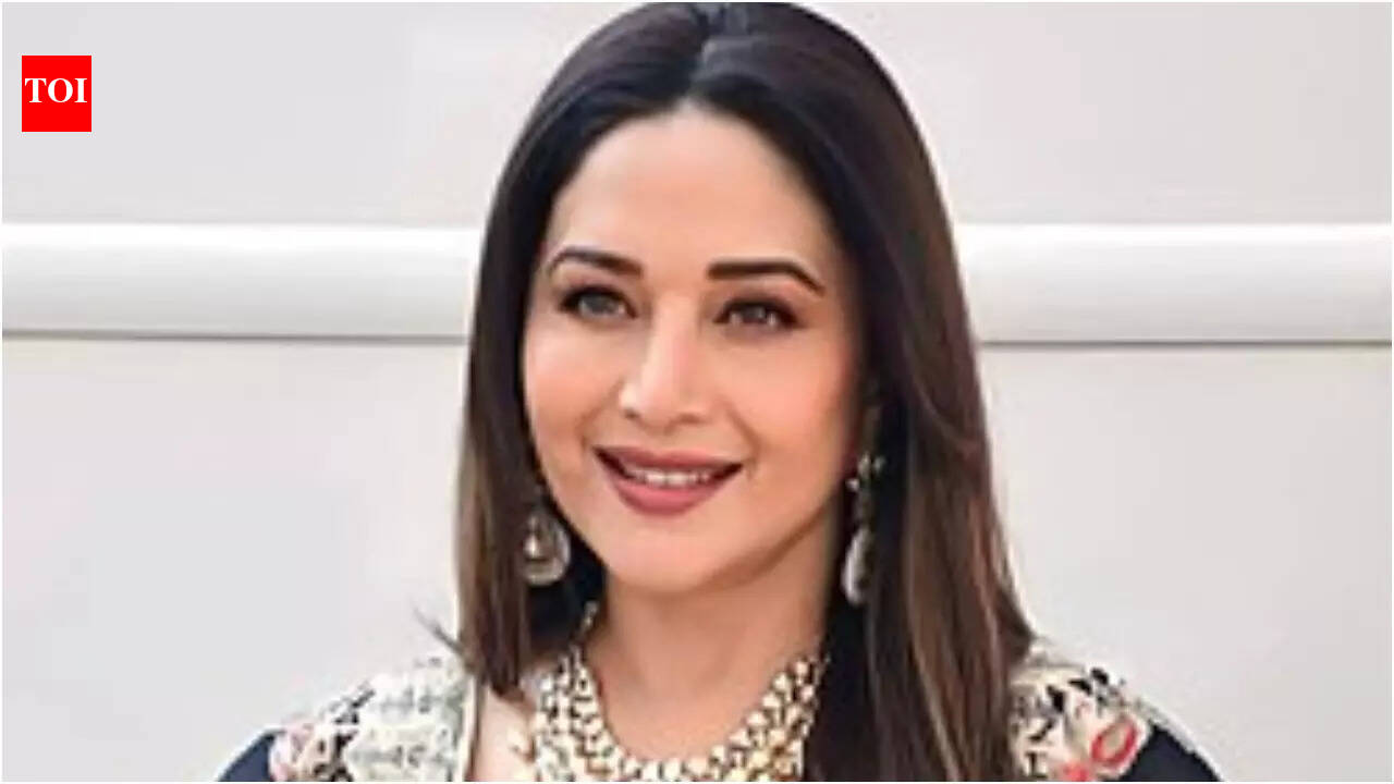 निर्देशक सुरेश त्रिवेणी ने ‘मां बहन’ में माधुरी दीक्षित को कास्ट करने के बारे में बात की: ‘माधुरी मैडम कॉमेडी के साथ खूबसूरत हैं’ | हिंदी मूवी समाचार