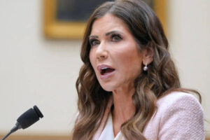 सामान्य विवाद, खुला मामला, 220 मिलियन डॉलर का विज्ञापन अभियान: ट्रम्प ने क्रिस्टी नोएम को क्यों हटाया