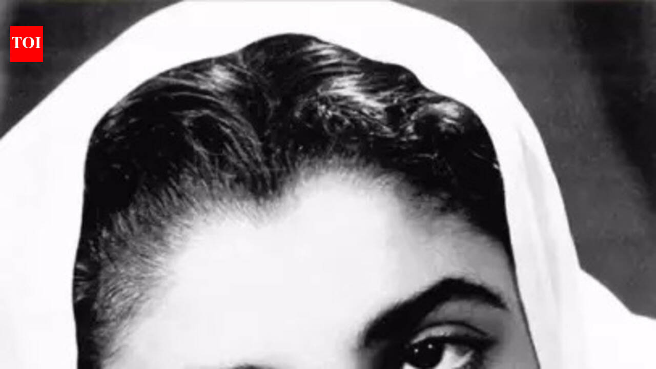 जैकी श्रॉफ ने दिग्गज अभिनेत्री शम्मी को उनकी पुण्यतिथि पर सम्मानित किया |