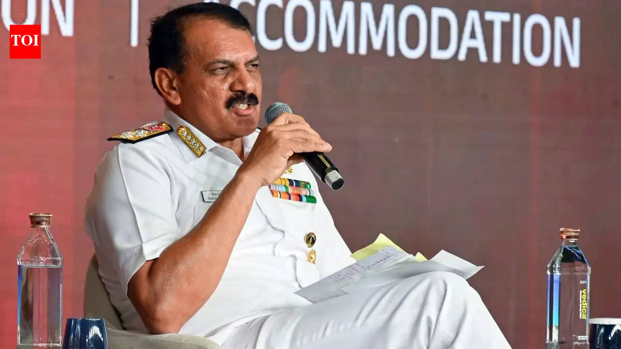 वैश्विक संघर्ष दिखाते हैं कि युद्ध कम नहीं होंगे और लचीली रक्षा औद्योगिक क्षमताओं का निर्माण करना आवश्यक है: नौसेना प्रमुख | भारत समाचार