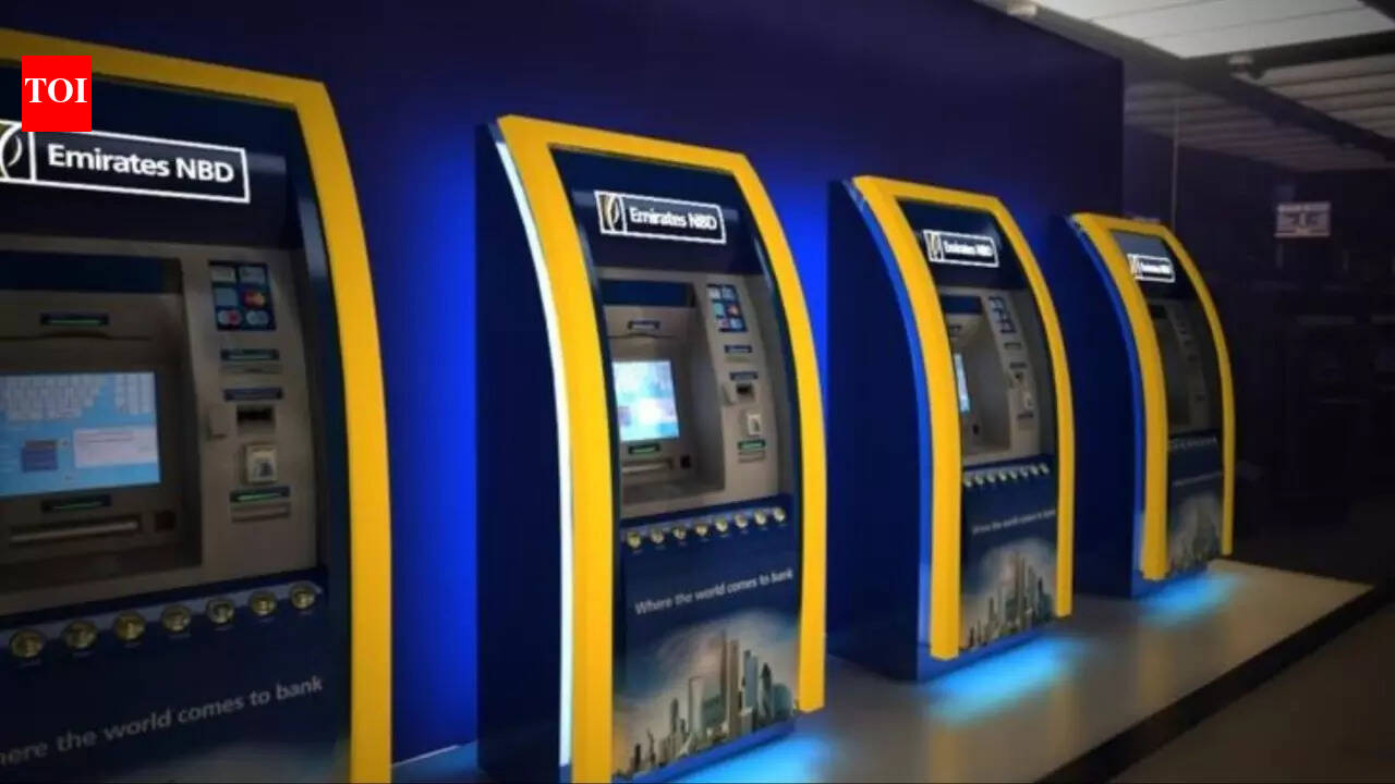 ईरान और अमेरिका तथा इजराइल के बीच युद्ध की आशंका बढ़ने के कारण एमिरेट्स एनबीडी बैंक ने संयुक्त अरब अमीरात और जीसीसी में अन्य एटीएम से नकद निकासी पर शुल्क हटा दिया है।