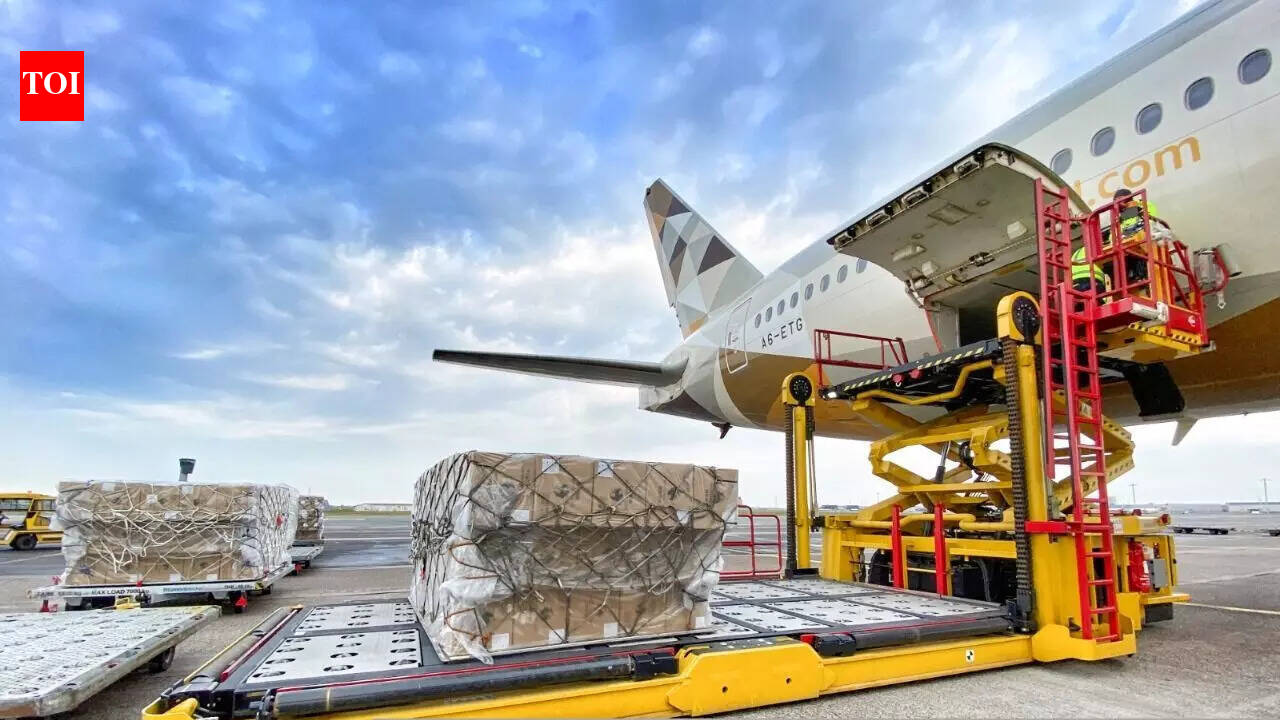 संयुक्त अरब अमीरात: लूलू समूह ने सुपरमार्केट की अलमारियों में स्टॉक रखने के लिए 80,000 किलोग्राम भारतीय उत्पादों को संयुक्त अरब अमीरात में पहुंचाया | विश्व समाचार