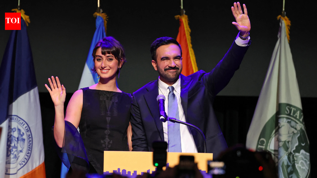 ज़ोहरान ममदानी ने न्यूयॉर्क के यहूदियों को आश्वस्त किया, लेकिन 7 अक्टूबर को उनकी पत्नी की सोशल मीडिया गतिविधि एक और कहानी बताती है | विश्व समाचार