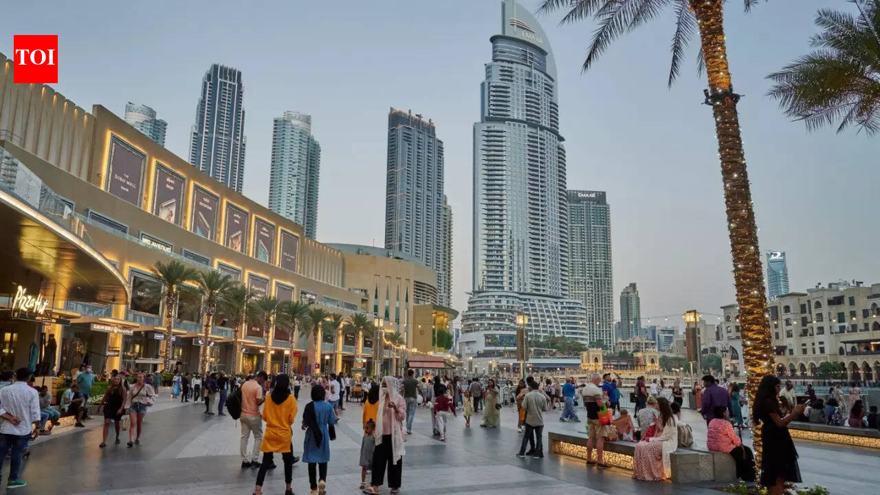 दुबई के शासक शेख मोहम्मद बिन राशिद अल मकतूम ने सख्त नया सुरक्षा कानून पेश किया: उल्लंघन करने वालों को संयुक्त अरब अमीरात अमीरात में Dh2 मिलियन जुर्माने का सामना करना पड़ सकता है।