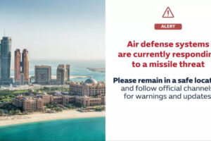 ईरान-अमेरिका-इजरायल युद्ध के बीच मिसाइल खतरे के जवाब में रक्षा अभियान के तहत यूएई ने अबू धाबी में हाई अलर्ट जारी किया है।