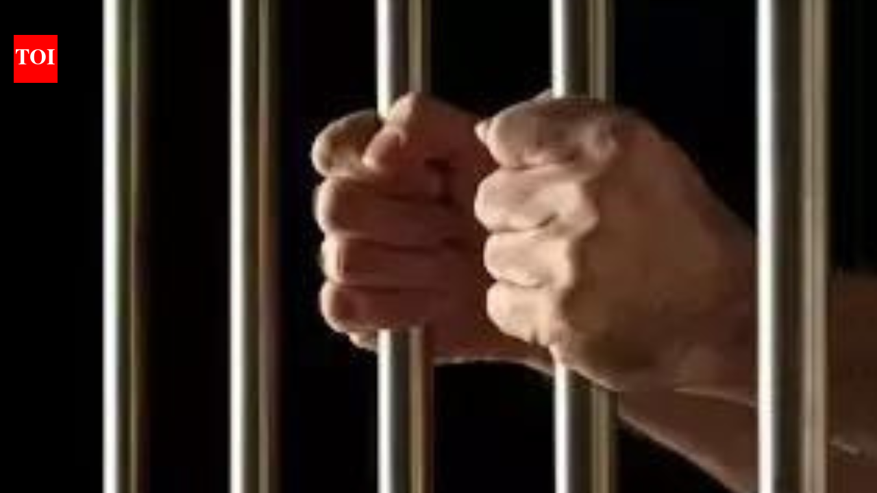 पश्चिम एशियाई युद्ध विरोध पोस्ट पर जम्मू-कश्मीर के व्यक्ति पर मामला दर्ज | भारत समाचार