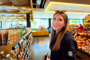 ‘हमारे कर डॉलर का उपयोग करना’: YouTube व्लॉग में ‘महंगी’ किराने की दुकान पर खरीदारी करने के लिए गुप्त सेवा लेने के बाद काई ट्रम्प को आलोचना का सामना करना पड़ा