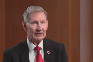 टेड कार्टर का इस्तीफा: किसी के साथ अनुचित संबंध: ओहियो स्टेट यूनिवर्सिटी के अध्यक्ष टेड कार्टर का रहस्यमय इस्तीफा