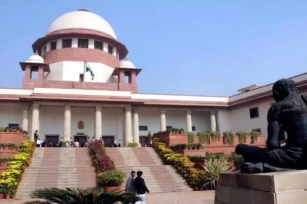 मुझसे सभी मामलों पर एक साथ जिरह की जाए: SC में पूर्व आईएएस अधिकारी | भारत समाचार