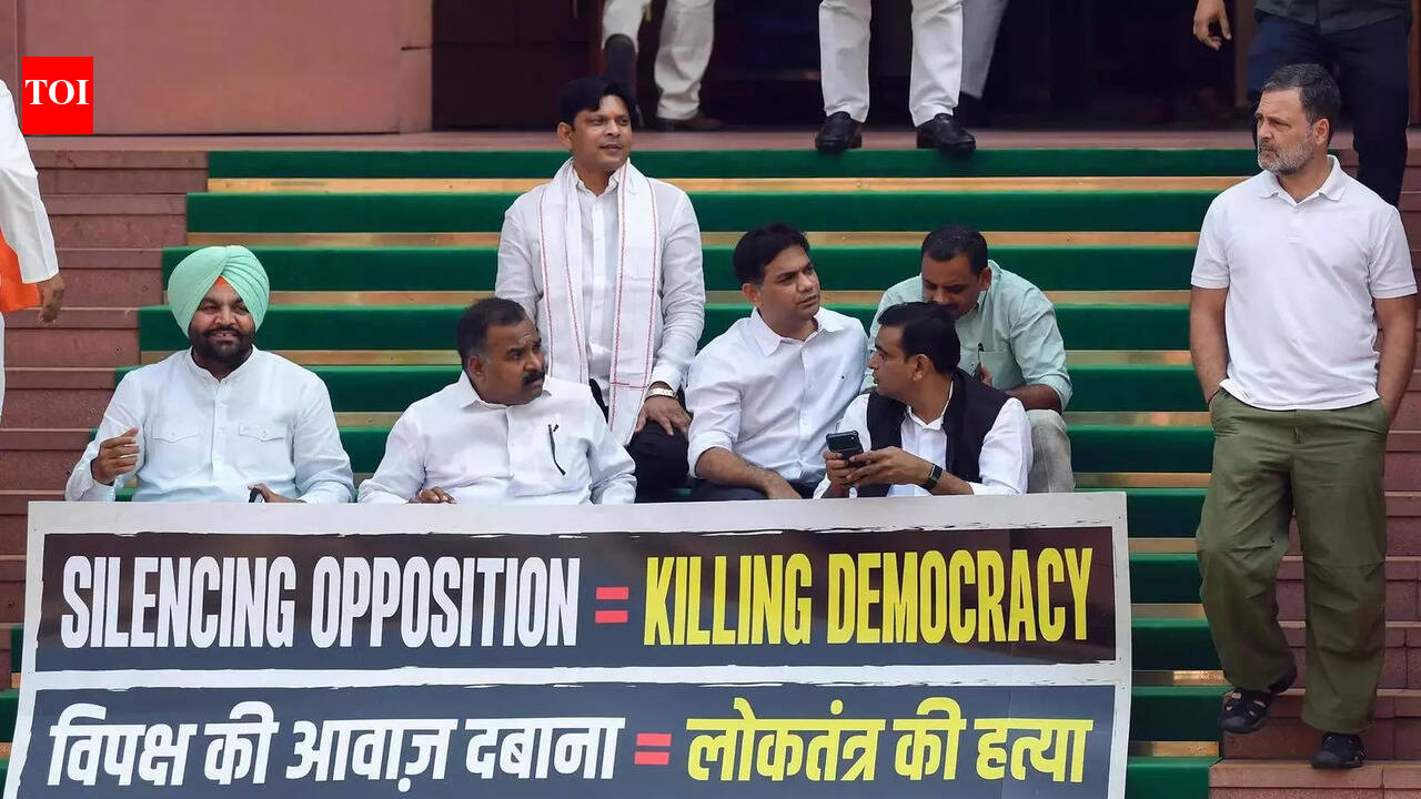 विपक्ष सीईसी की बर्खास्तगी के लिए नोटिस दायर कर सकता है | भारत समाचार