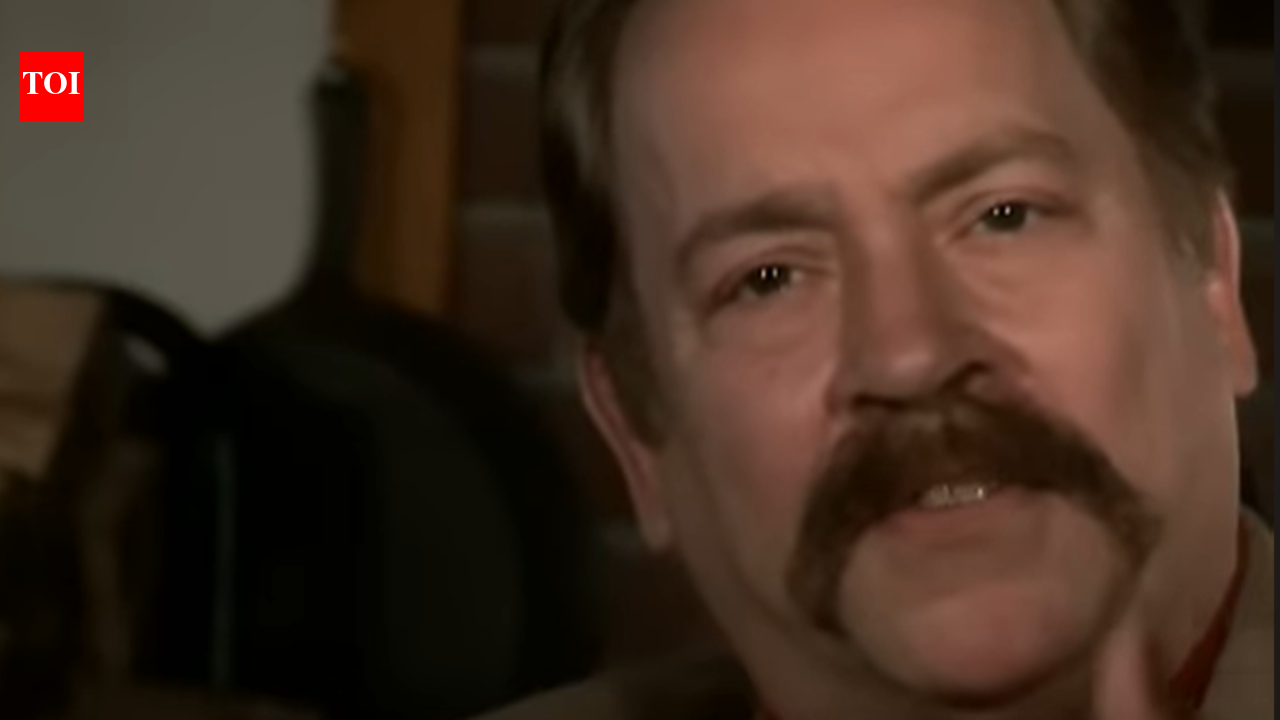 मनुष्य को दस रातों में फ्लाइट 191 की घातक दुर्घटना को दर्शाते हुए सिहरन पैदा करने वाले दृश्य आए, जिसमें 273 लोग मारे गए |