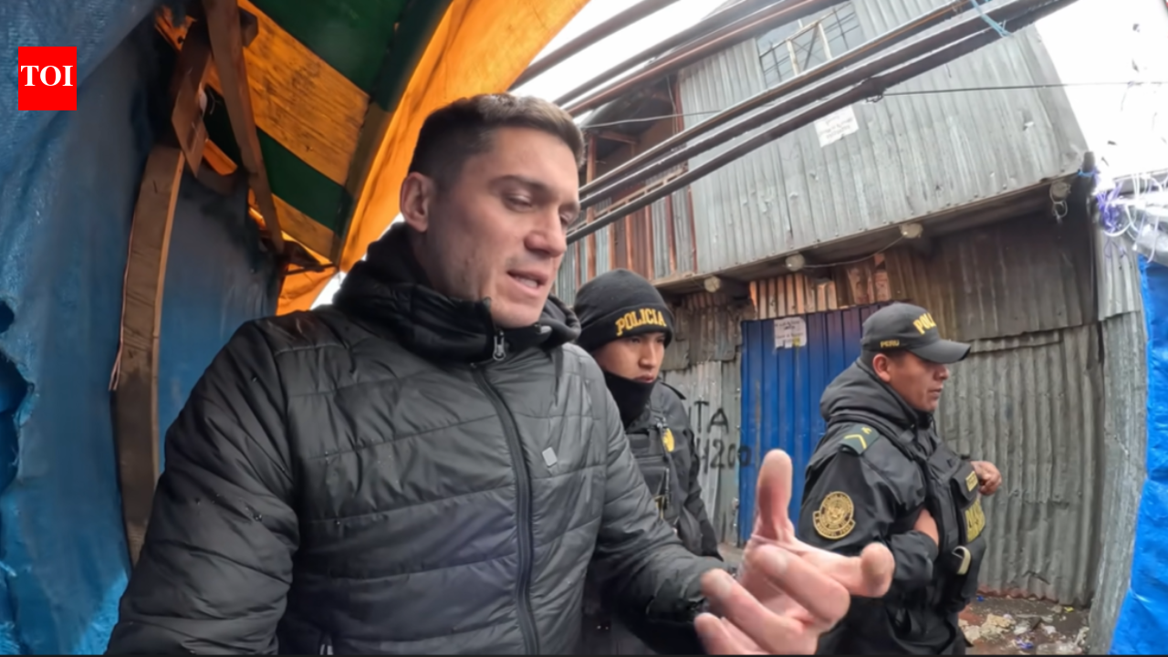 एक आदमी दुनिया के सबसे ऊंचे शहर “पृथ्वी पर नर्क” सोने के शहर का दौरा करता है, जहां “अवैध” खदानों की सुरक्षा स्नाइपर्स द्वारा की जाती है |