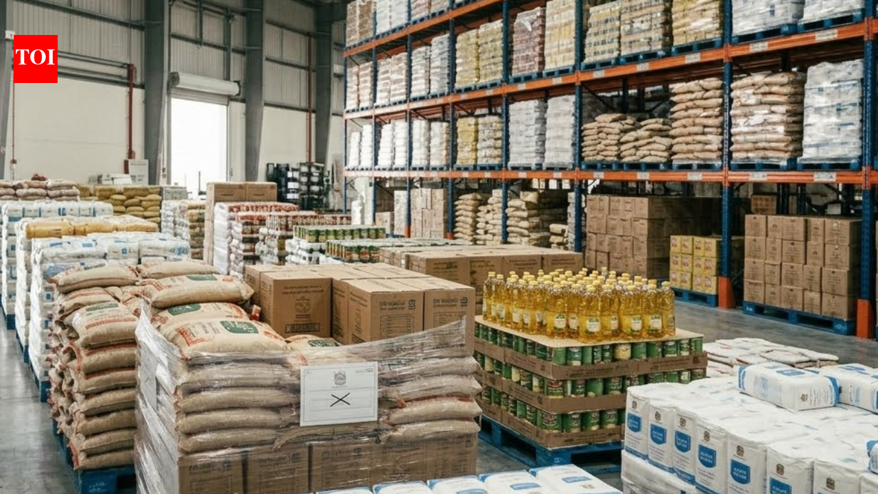 संयुक्त अरब अमीरात ने आवश्यक वस्तुओं के छह महीने के स्टॉक की पुष्टि की और आश्वासन दिया कि बाजार के दमन के बीच कोई कमी नहीं होगी विश्व समाचार