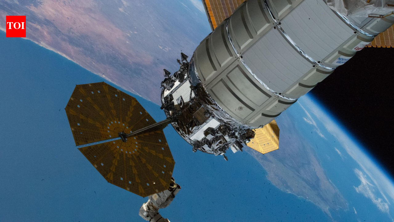 नासा के अंतरिक्ष यात्री आईएसएस अभियान 74 पर स्वास्थ्य और स्पेसवॉक के लिए एआई और संवर्धित वास्तविकता का उपयोग करते हैं