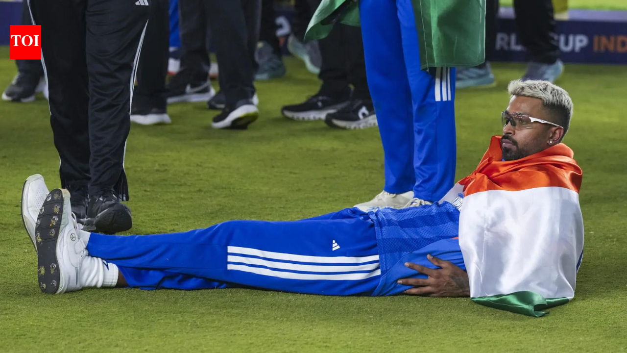 ‘राष्ट्रीय ध्वज का अपमान’: टी20 वर्ल्ड कप के जश्न को लेकर हार्दिक पंड्या के खिलाफ शिकायत दर्ज | भारत समाचार